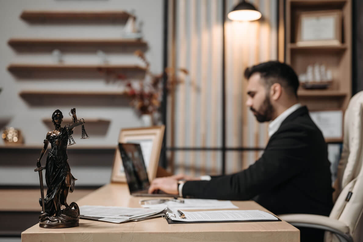 10 Reasons to Dump Your Criminal Lawyer